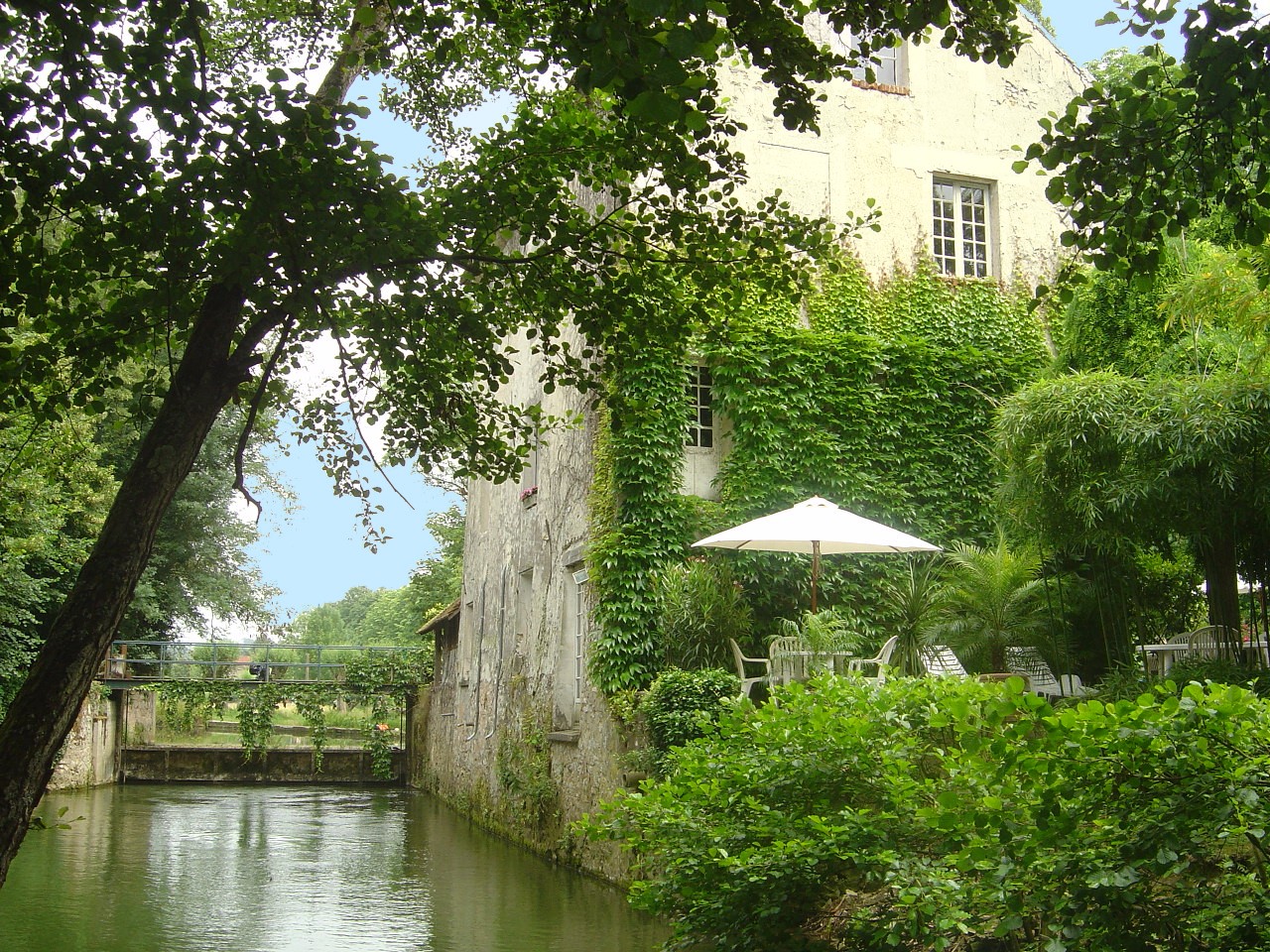 Le moulin de saintmartin Chambres d'hôtes chambres hotes gites